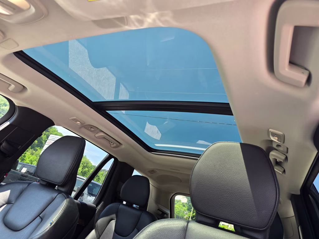 2023 Denim Blue Metallic Volvo XC90 B6 Plus 6-Seater AWD SUV