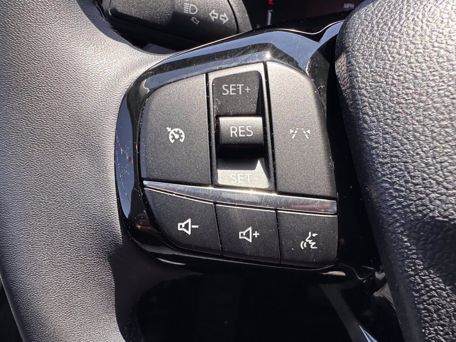 2023 Oxford White Ford Escape Active AWD AWD SUV