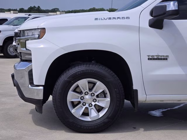 2021 Summit White Chevrolet Silverado 1500 LT RWD Truck