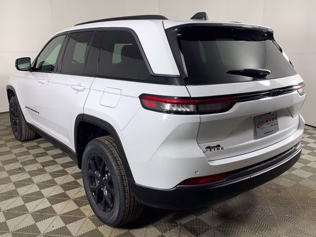 2026 Bright White Clearcoat Jeep Grand Cherokee Altitude 4X4 SUV