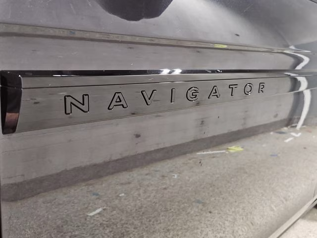 2027 Starlight Gray Premium Colorant Lincoln Navigator L Reserve 4X4 SUV