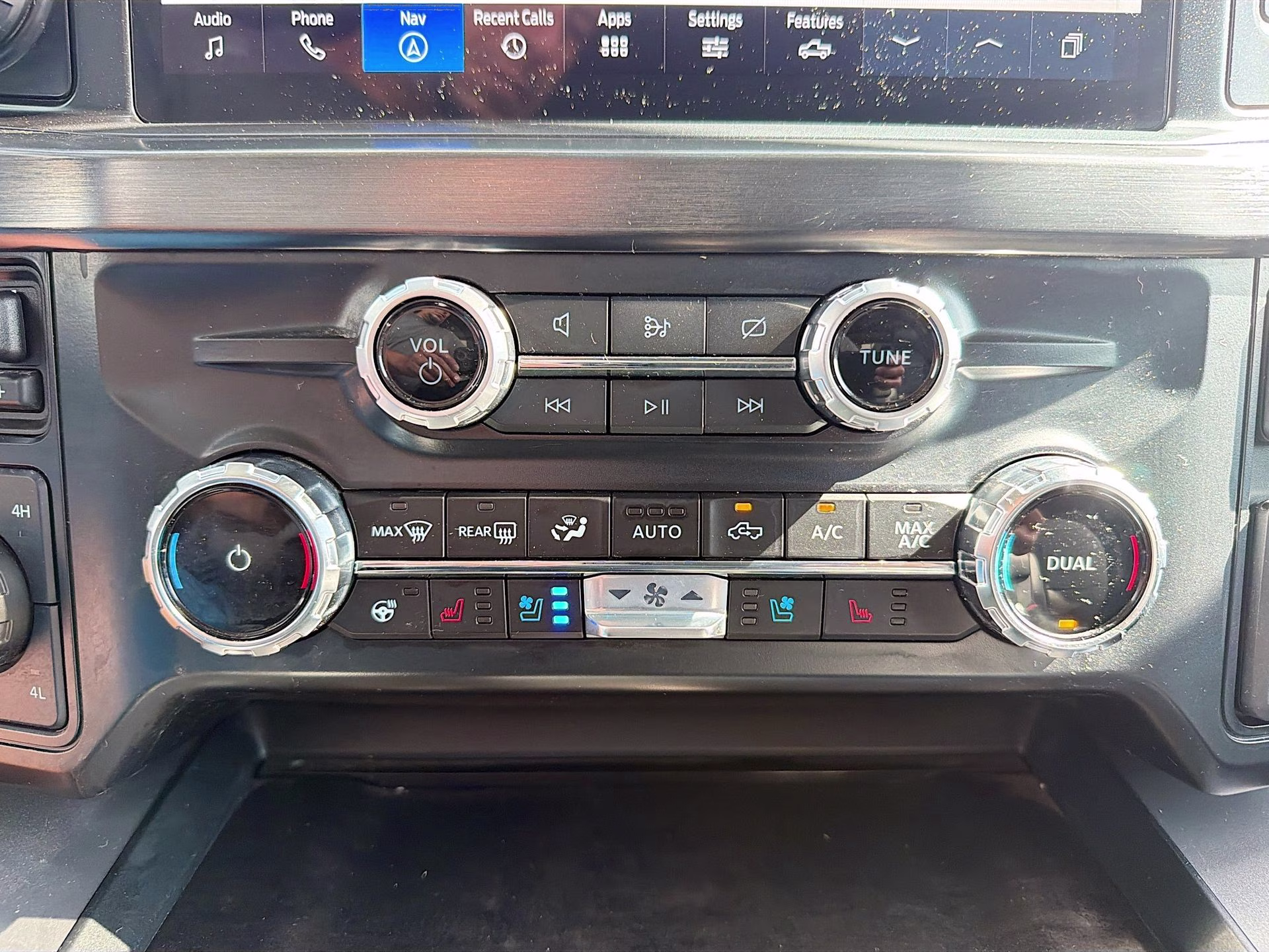 2024 Agate Black Metallic Ford Super Duty F-250 SRW Lariat 4X4 Truck