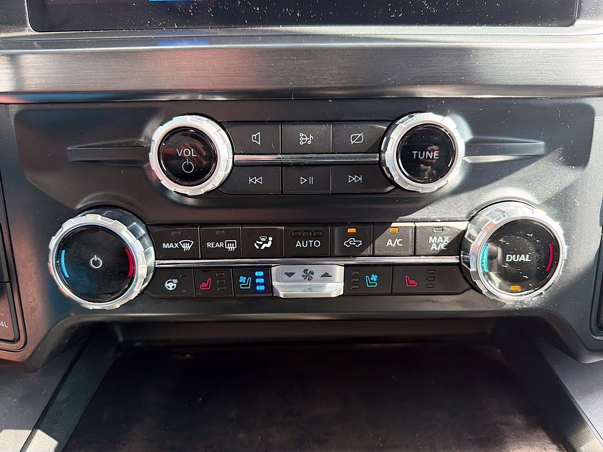 2024 Agate Black Metallic Ford Super Duty F-250 SRW Lariat 4X4 Truck