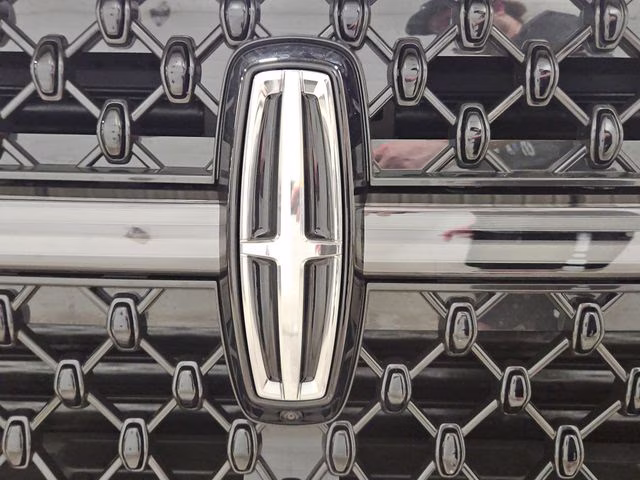2027 Gray Mist Metallic Tri-Coat Lincoln Navigator L Reserve 4X4 SUV