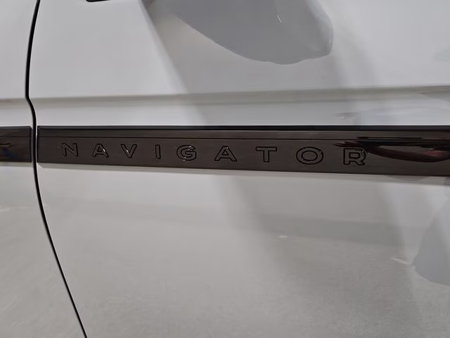 2027 Gray Mist Metallic Tri-Coat Lincoln Navigator L Reserve 4X4 SUV