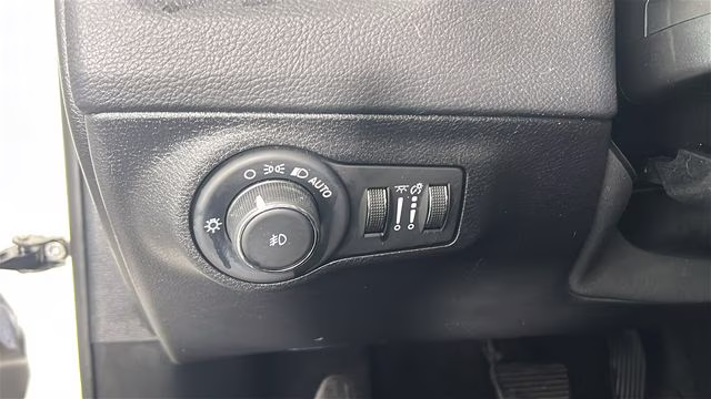 2019 White Clearcoat Jeep Compass Latitude 4X4 SUV