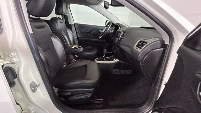 2019 White Clearcoat Jeep Compass Latitude 4X4 SUV