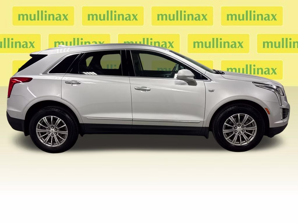 2017 Radiant Silver Metallic Cadillac XT5 Luxury FWD SUV