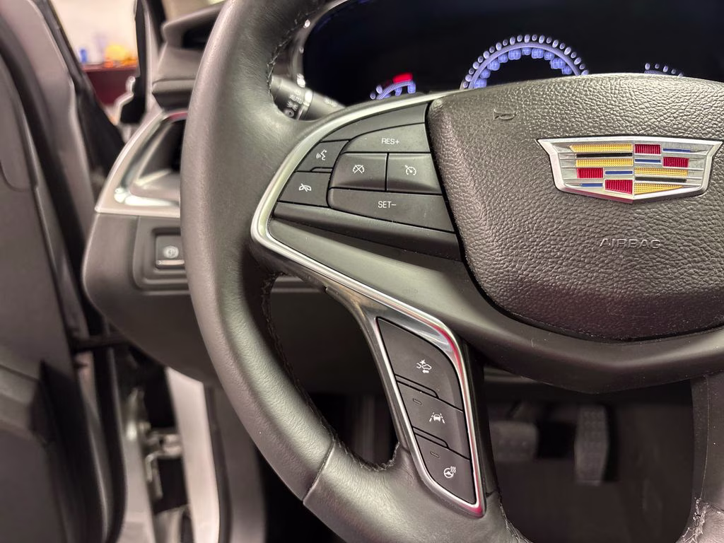 2017 Radiant Silver Metallic Cadillac XT5 Luxury FWD SUV