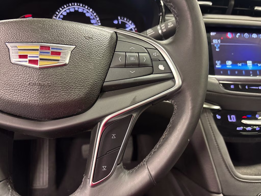 2017 Radiant Silver Metallic Cadillac XT5 Luxury FWD SUV