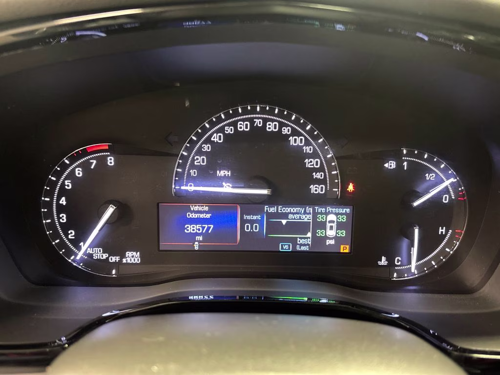 2017 Radiant Silver Metallic Cadillac XT5 Luxury FWD SUV