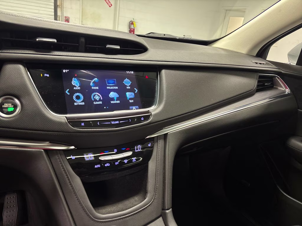 2017 Radiant Silver Metallic Cadillac XT5 Luxury FWD SUV
