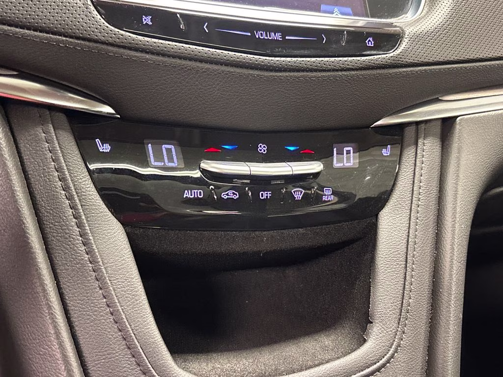 2017 Radiant Silver Metallic Cadillac XT5 Luxury FWD SUV