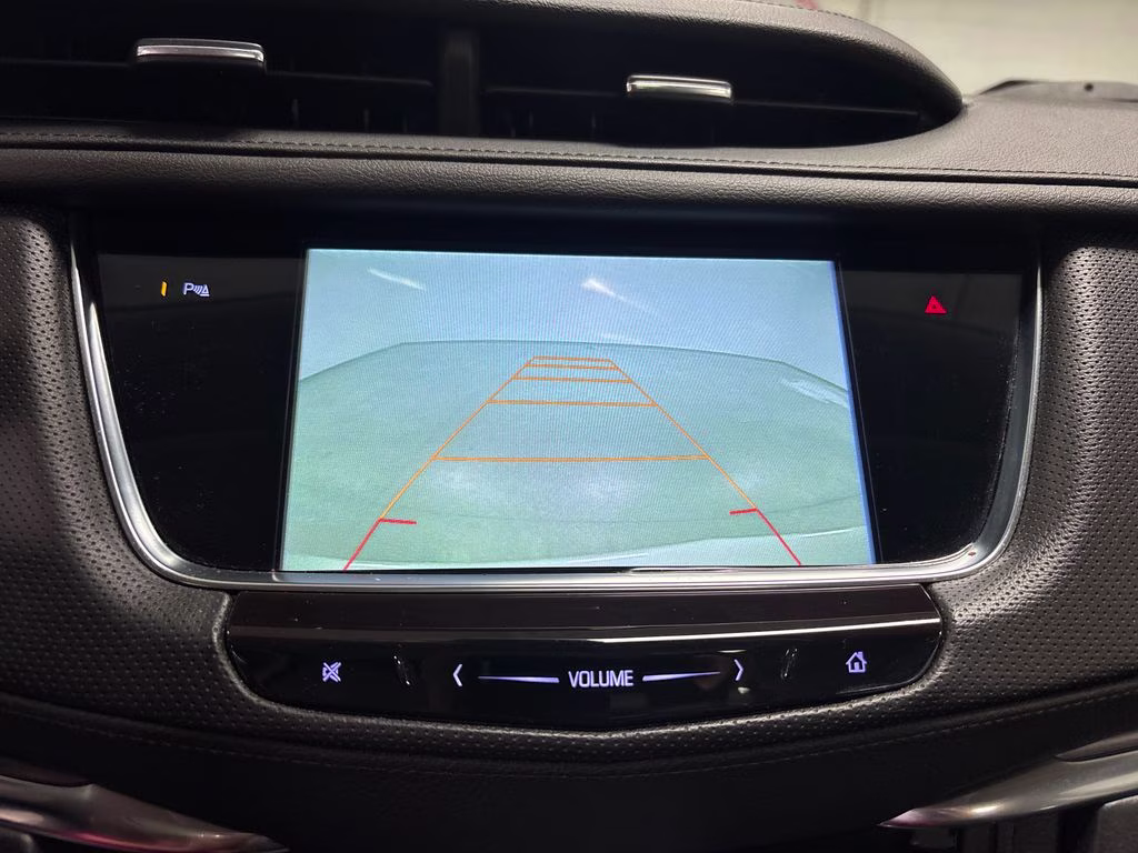 2017 Radiant Silver Metallic Cadillac XT5 Luxury FWD SUV