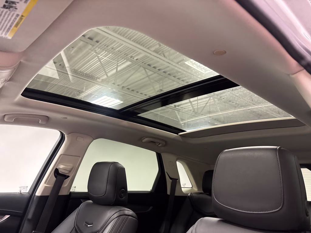 2017 Radiant Silver Metallic Cadillac XT5 Luxury FWD SUV