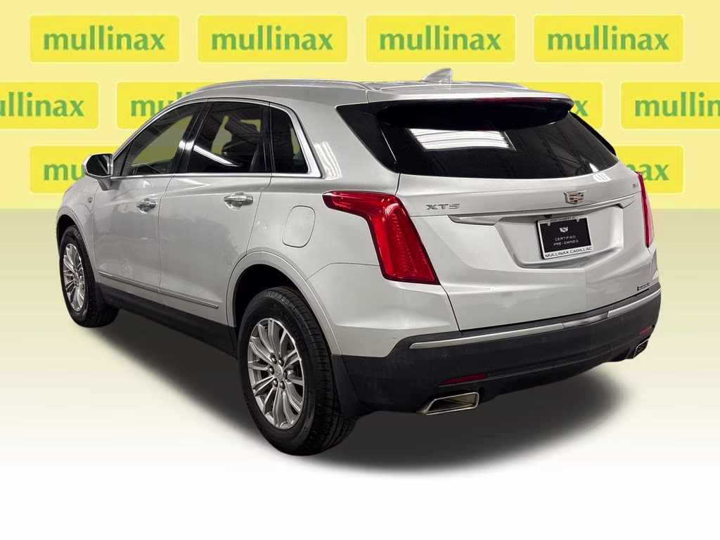 2017 Radiant Silver Metallic Cadillac XT5 Luxury FWD SUV