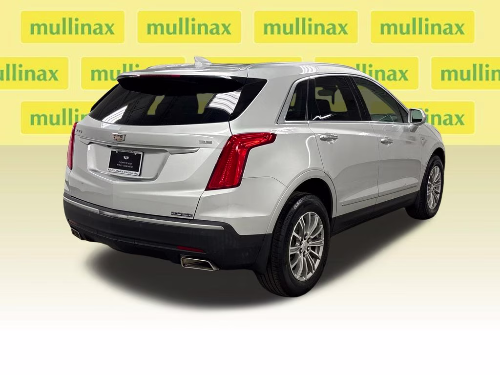 2017 Radiant Silver Metallic Cadillac XT5 Luxury FWD SUV