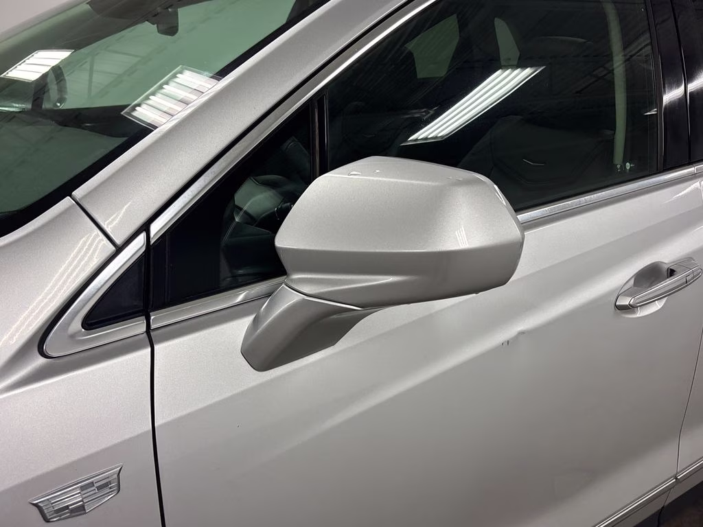 2017 Radiant Silver Metallic Cadillac XT5 Luxury FWD SUV