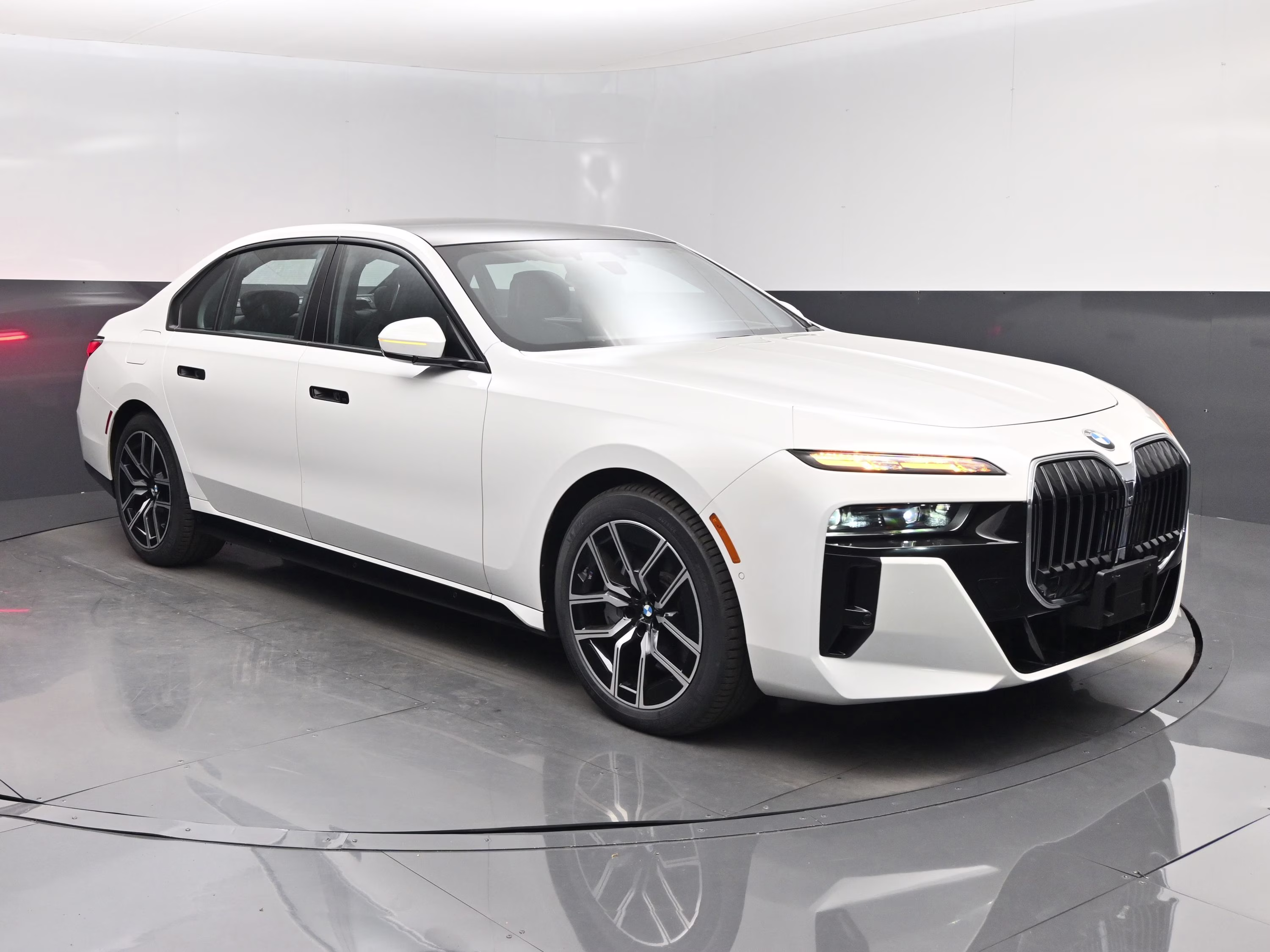 2023 Alpine White BMW 7 Series 760i xDrive AWD Sedan