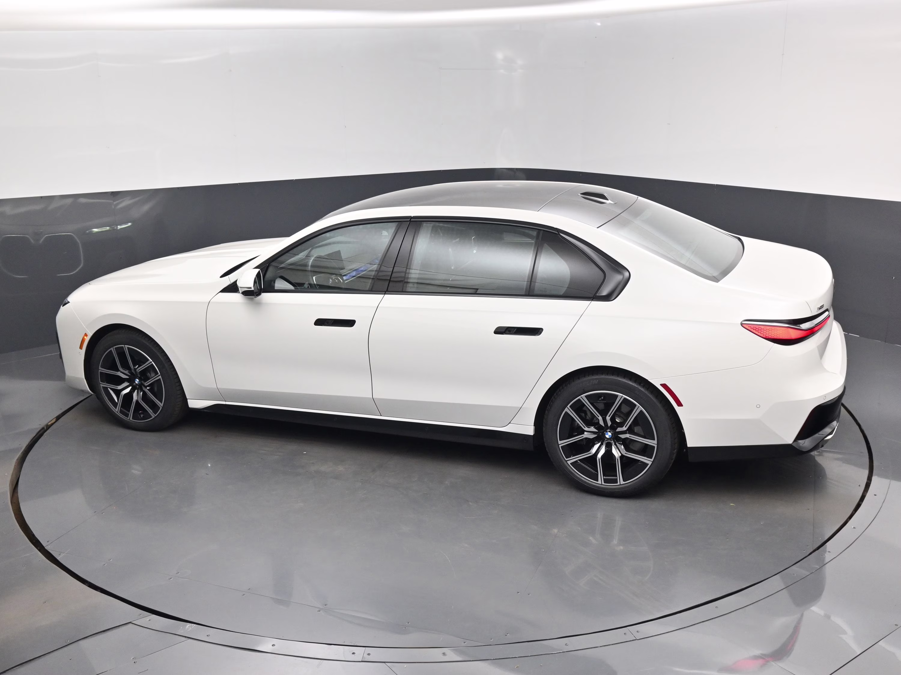 2023 Alpine White BMW 7 Series 760i xDrive AWD Sedan