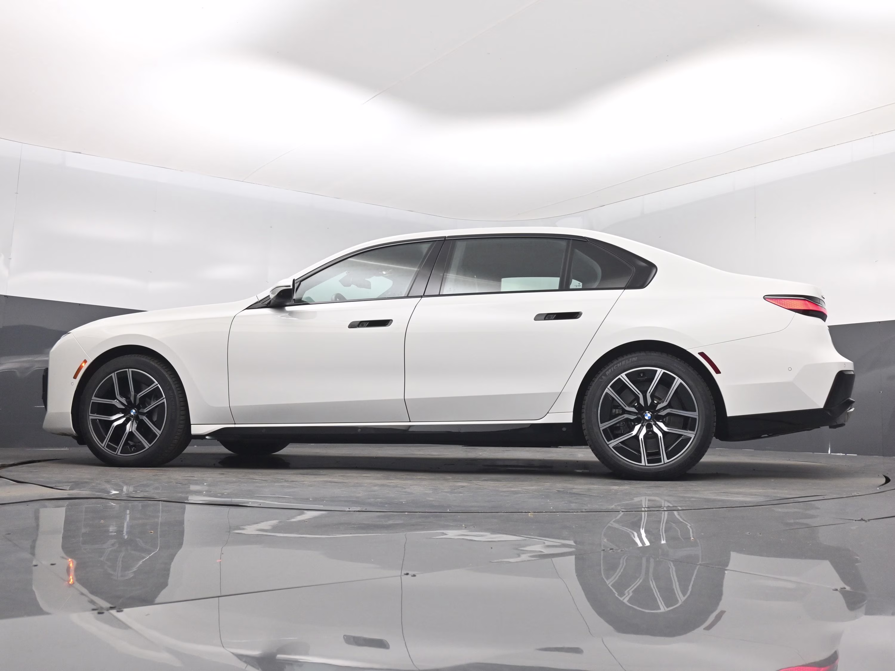 2023 Alpine White BMW 7 Series 760i xDrive AWD Sedan