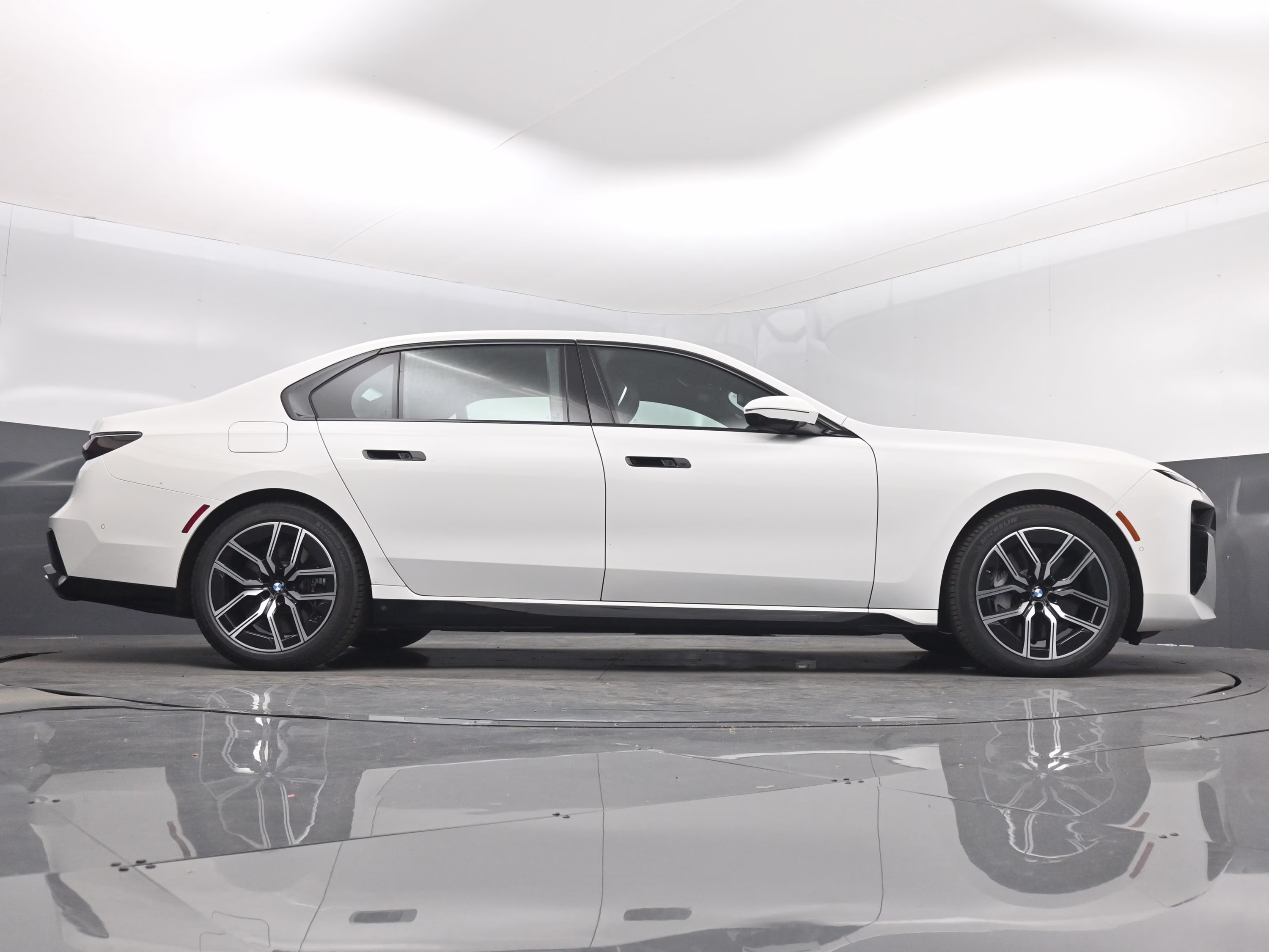 2023 Alpine White BMW 7 Series 760i xDrive AWD Sedan