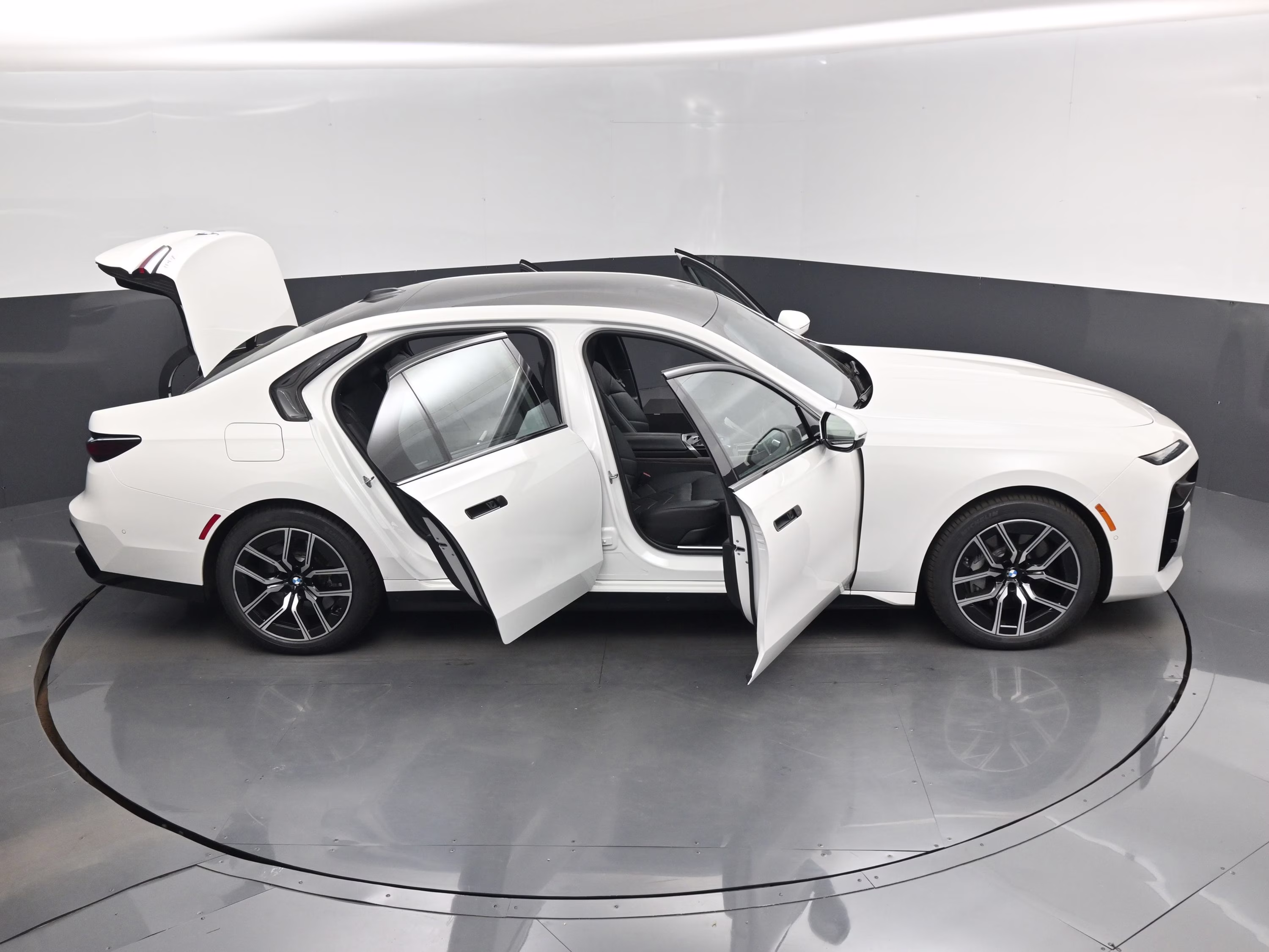 2023 Alpine White BMW 7 Series 760i xDrive AWD Sedan