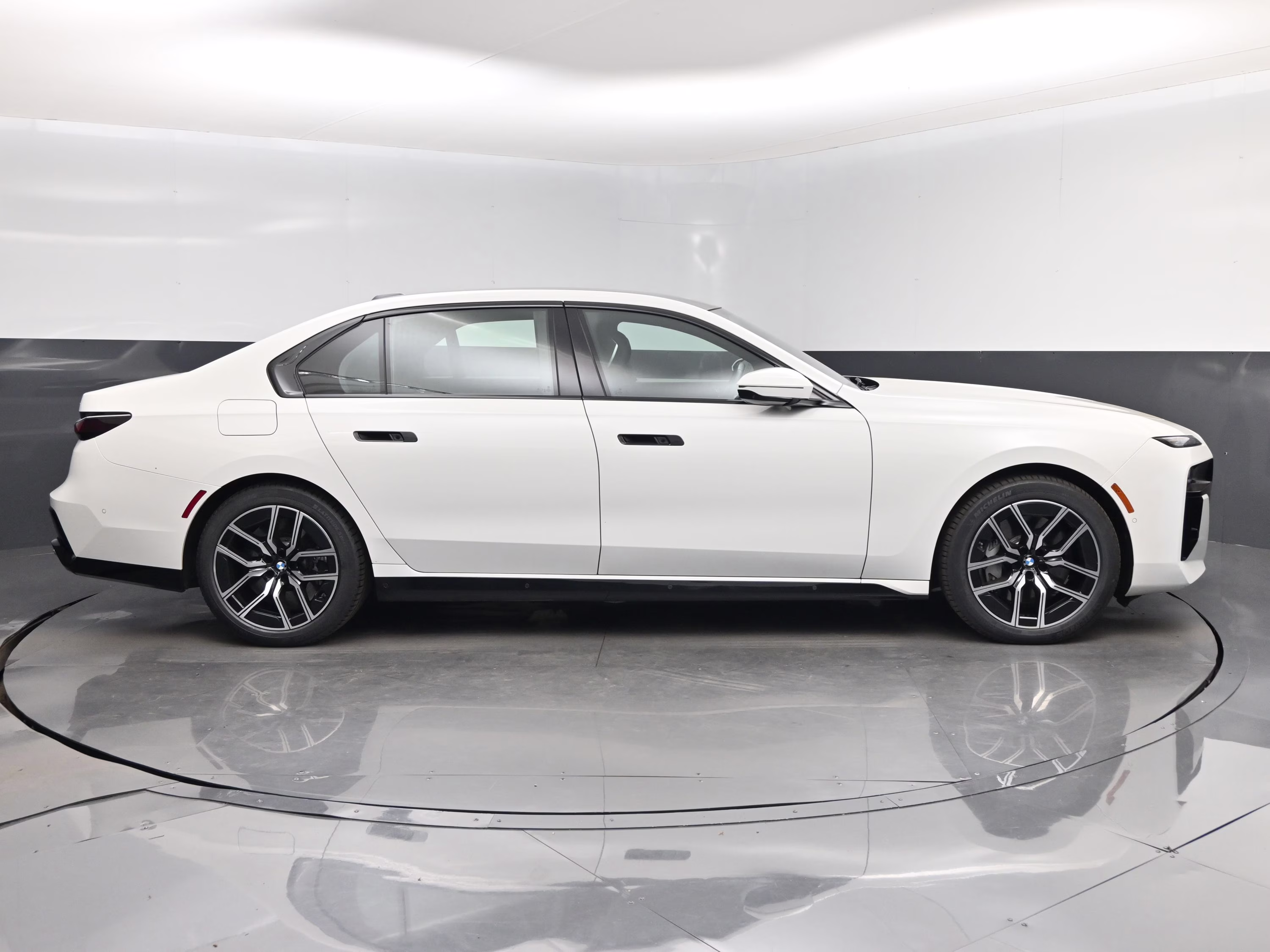 2023 Alpine White BMW 7 Series 760i xDrive AWD Sedan