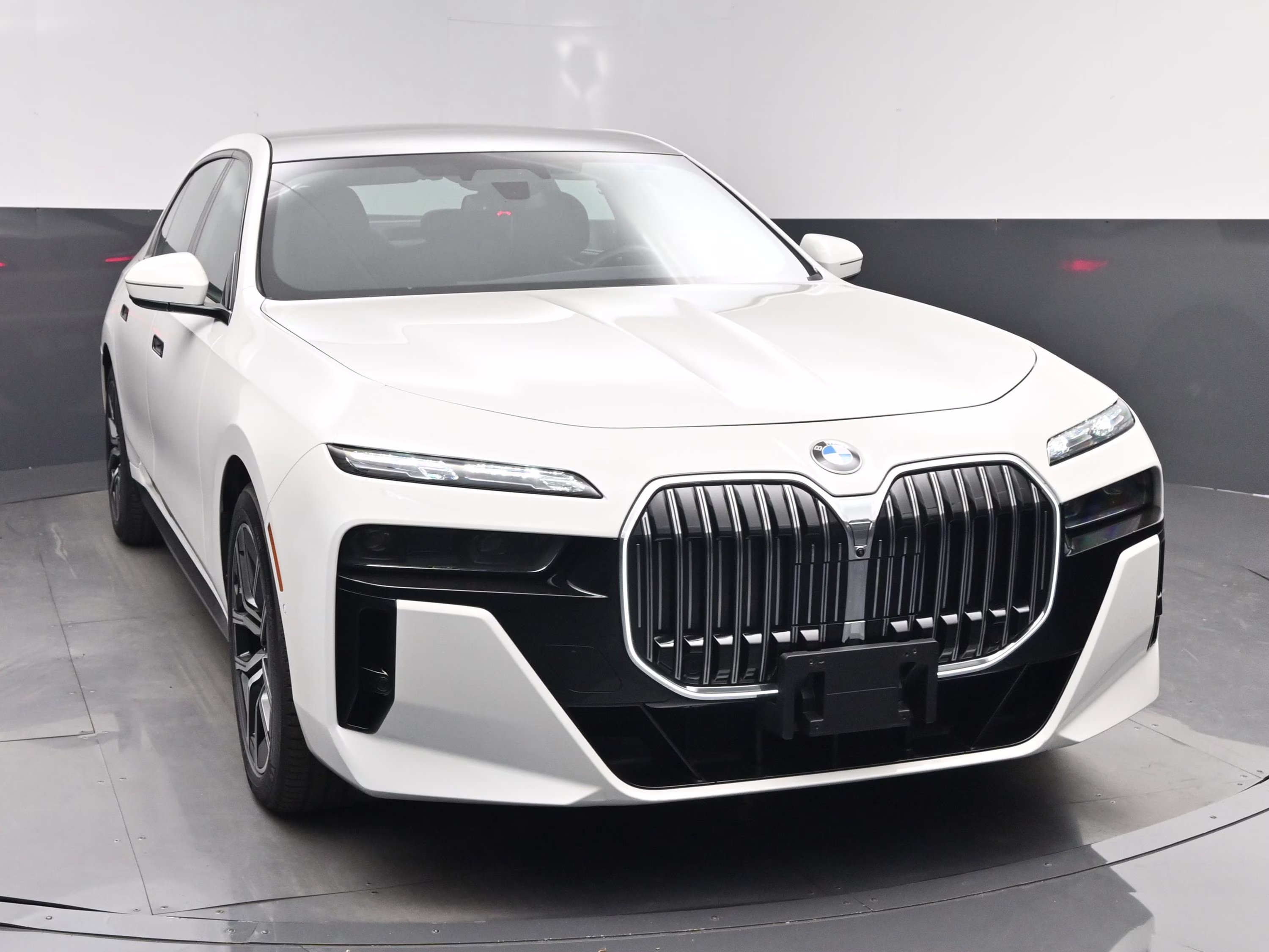 2023 Alpine White BMW 7 Series 760i xDrive AWD Sedan