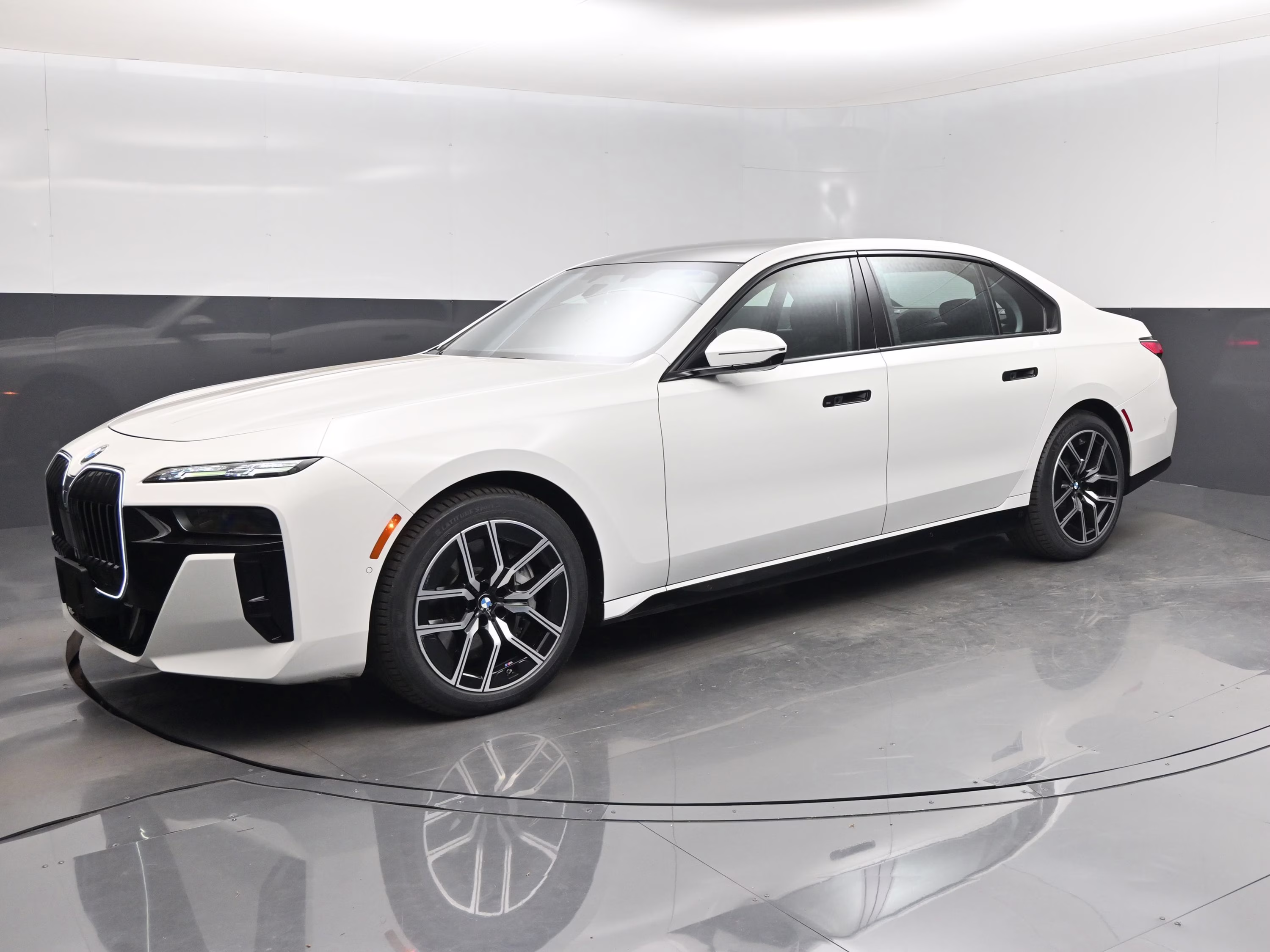 2023 Alpine White BMW 7 Series 760i xDrive AWD Sedan