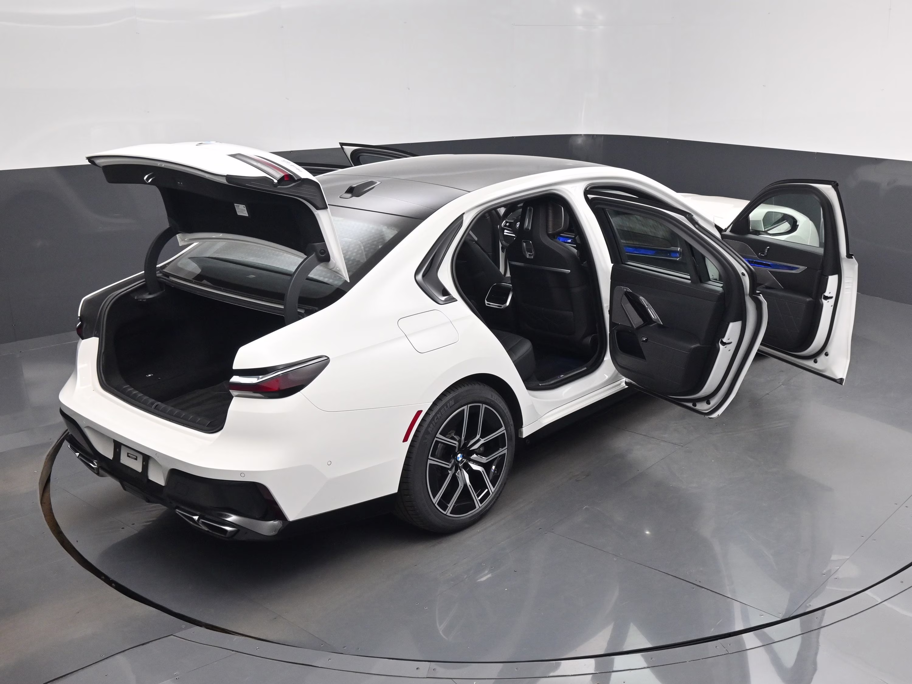 2023 Alpine White BMW 7 Series 760i xDrive AWD Sedan
