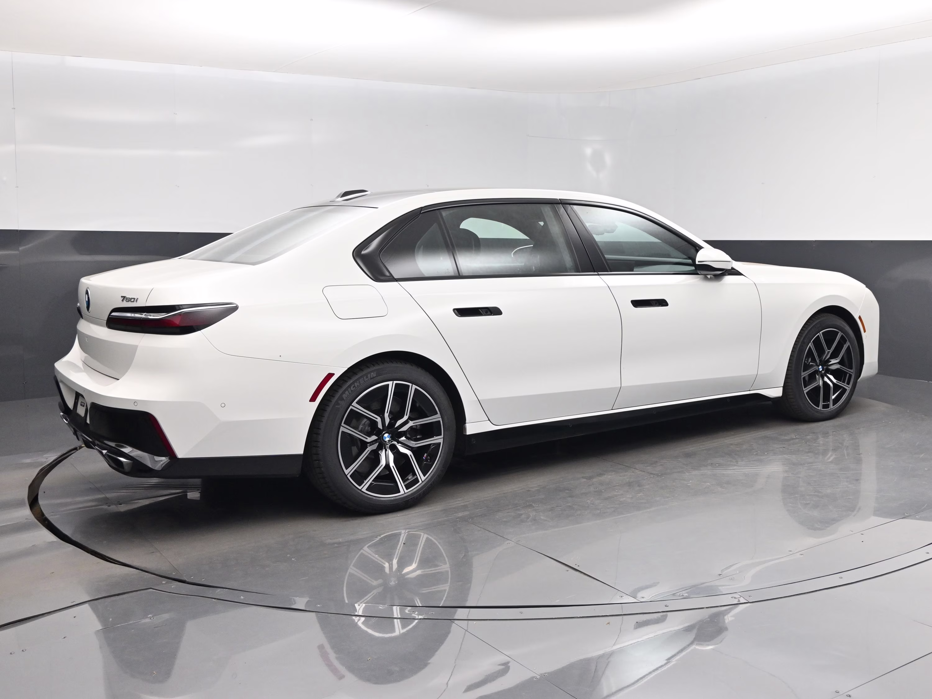 2023 Alpine White BMW 7 Series 760i xDrive AWD Sedan