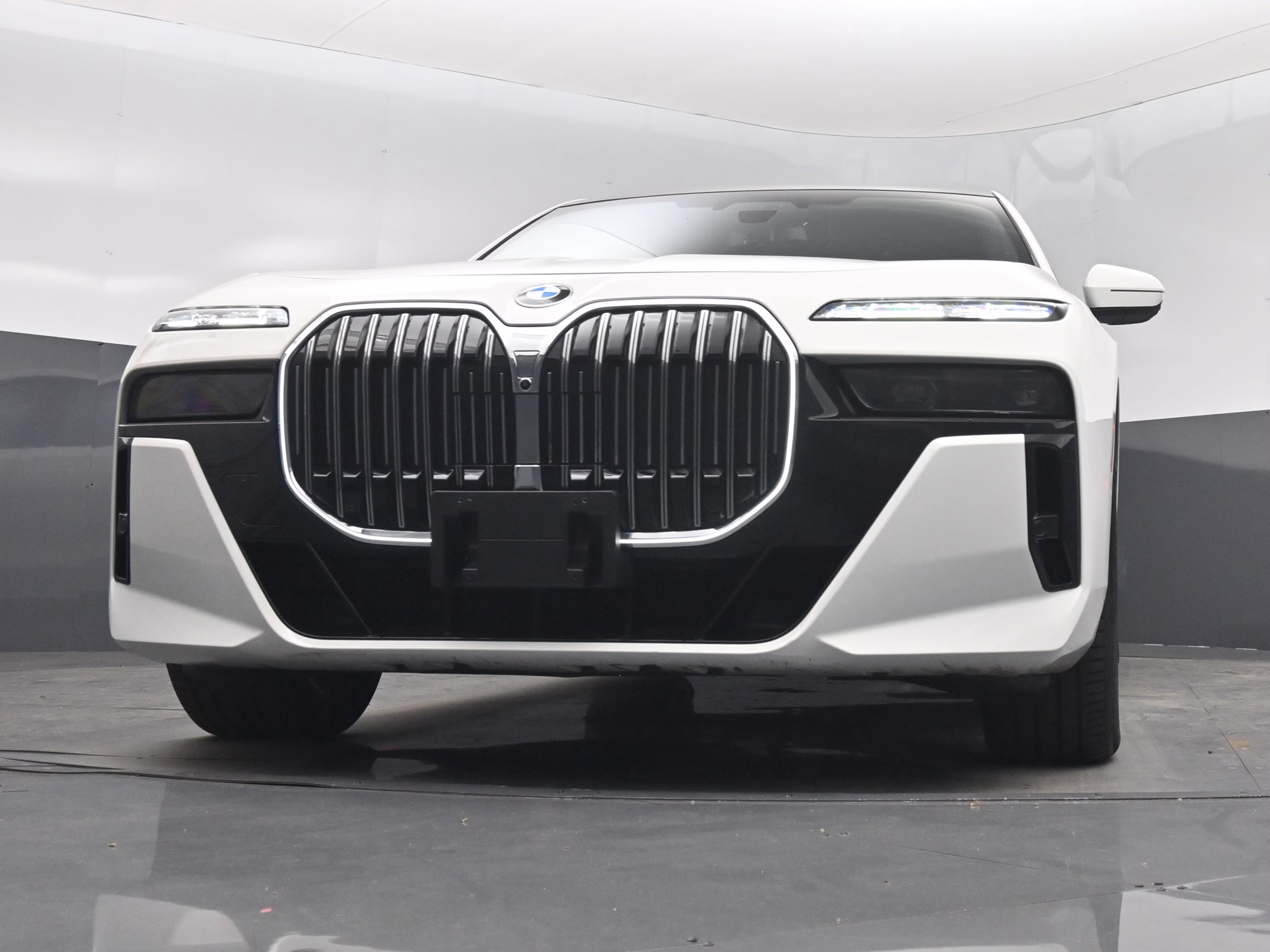 2023 Alpine White BMW 7 Series 760i xDrive AWD Sedan