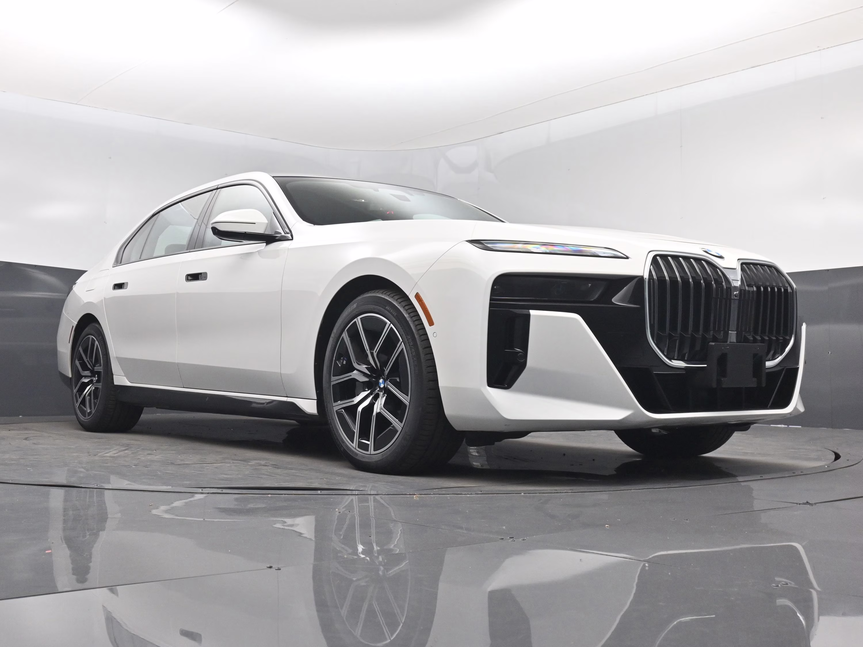 2023 Alpine White BMW 7 Series 760i xDrive AWD Sedan