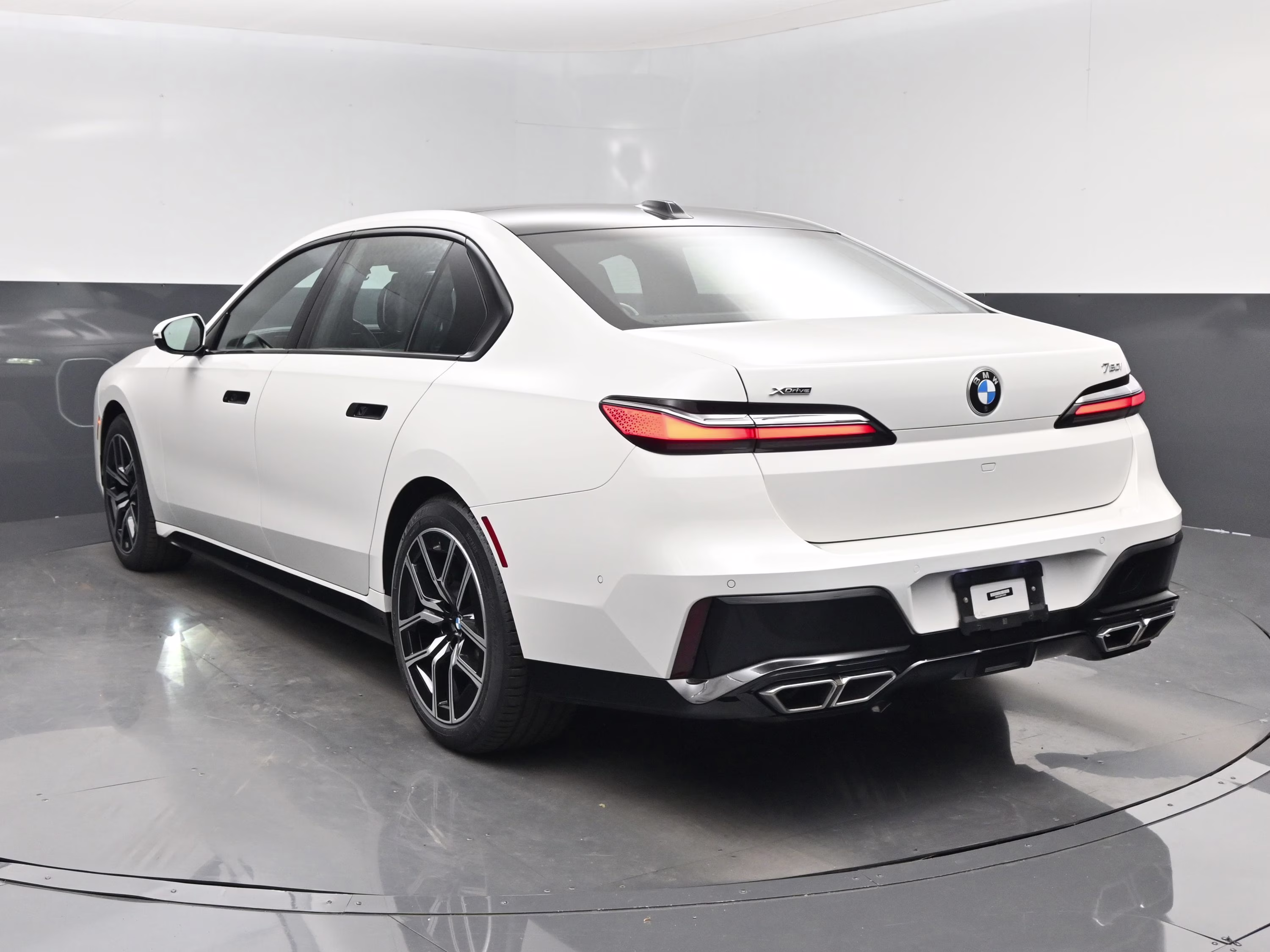 2023 Alpine White BMW 7 Series 760i xDrive AWD Sedan