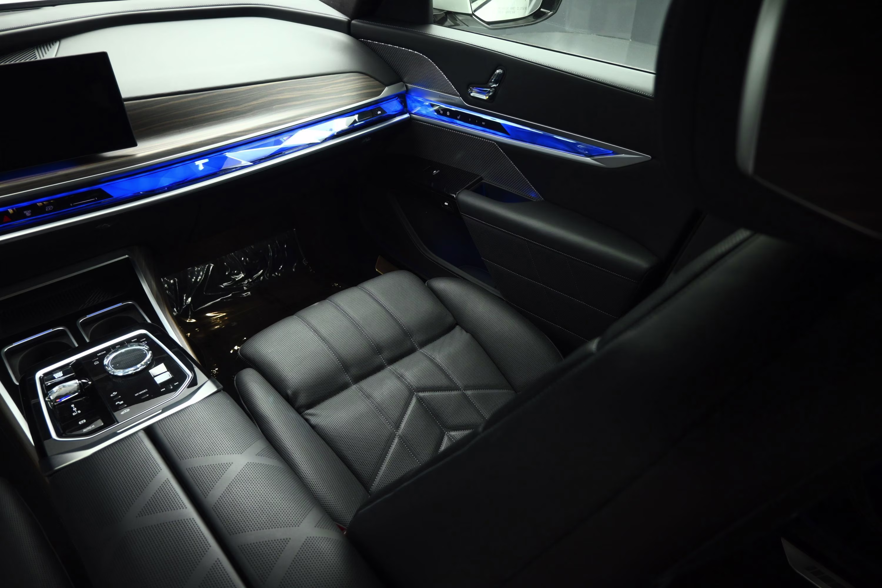 2023 Alpine White BMW 7 Series 760i xDrive AWD Sedan