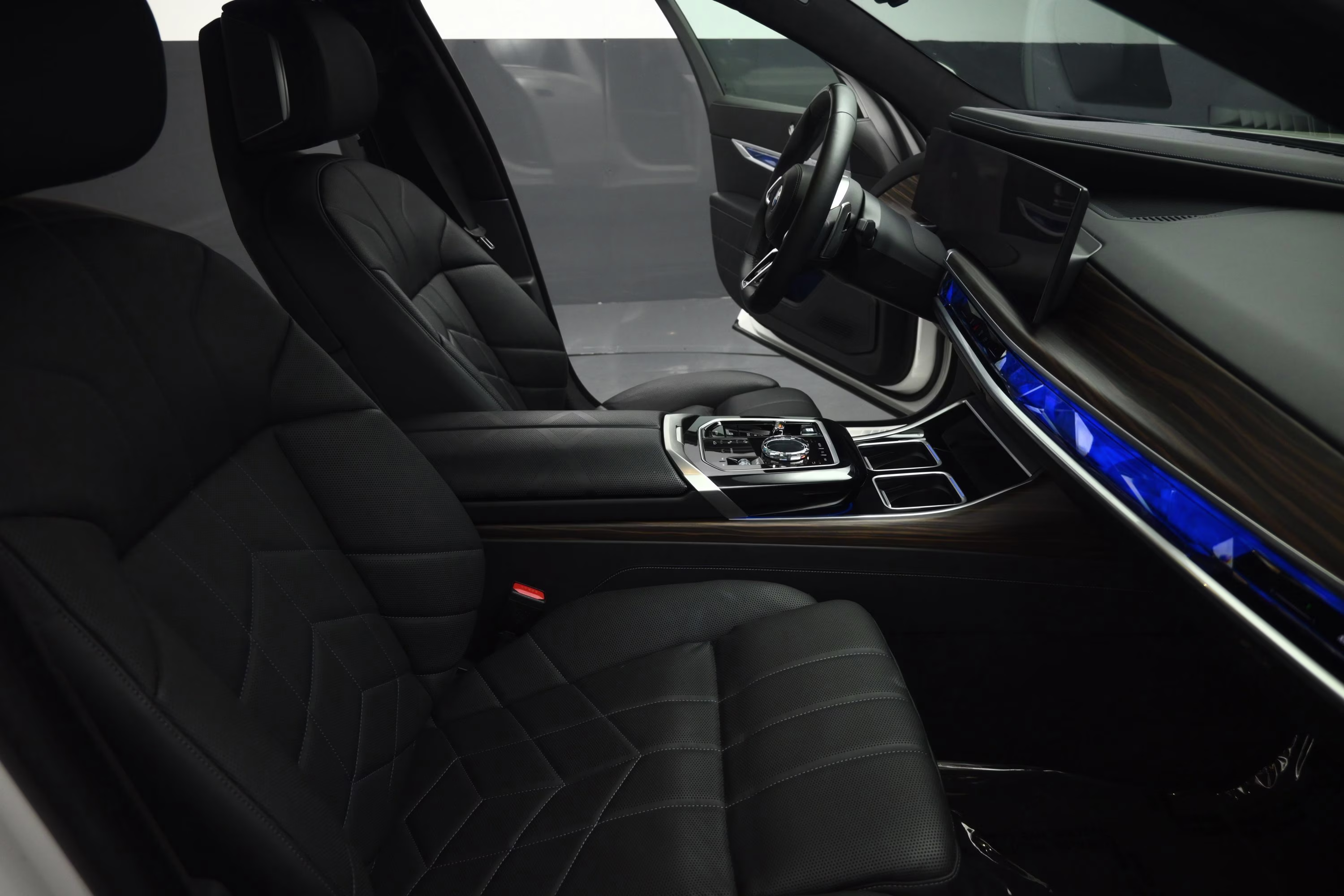 2023 Alpine White BMW 7 Series 760i xDrive AWD Sedan