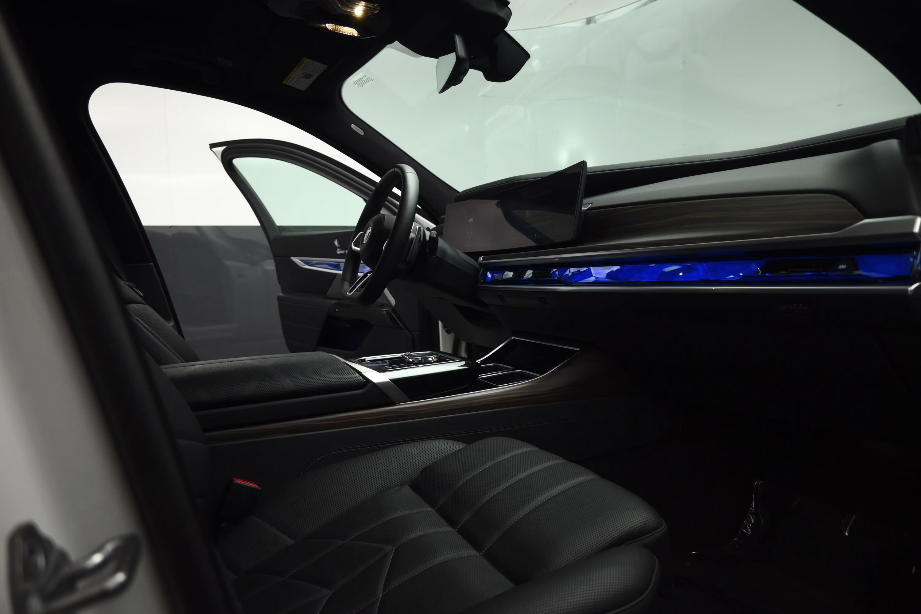 2023 Alpine White BMW 7 Series 760i xDrive AWD Sedan
