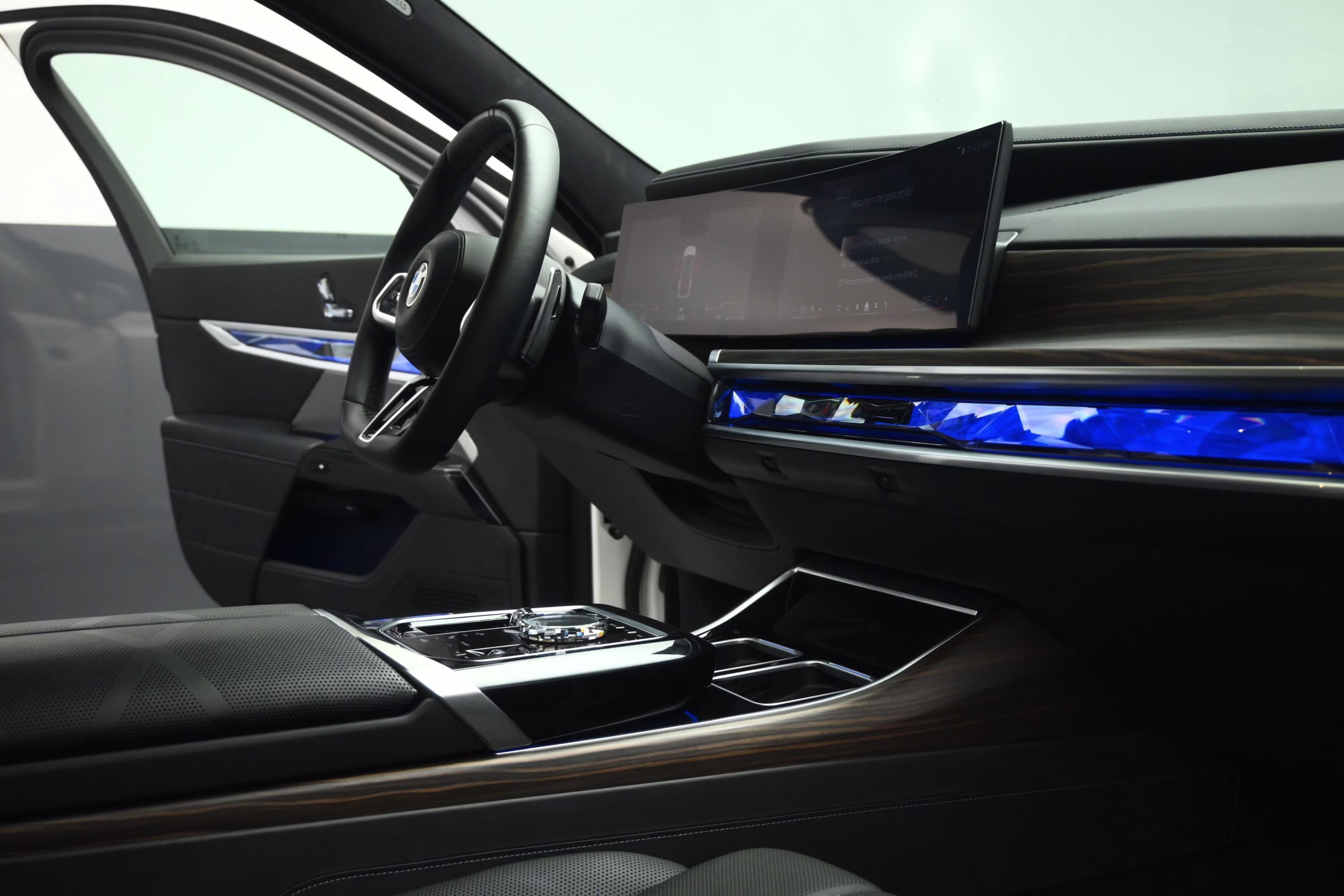 2023 Alpine White BMW 7 Series 760i xDrive AWD Sedan