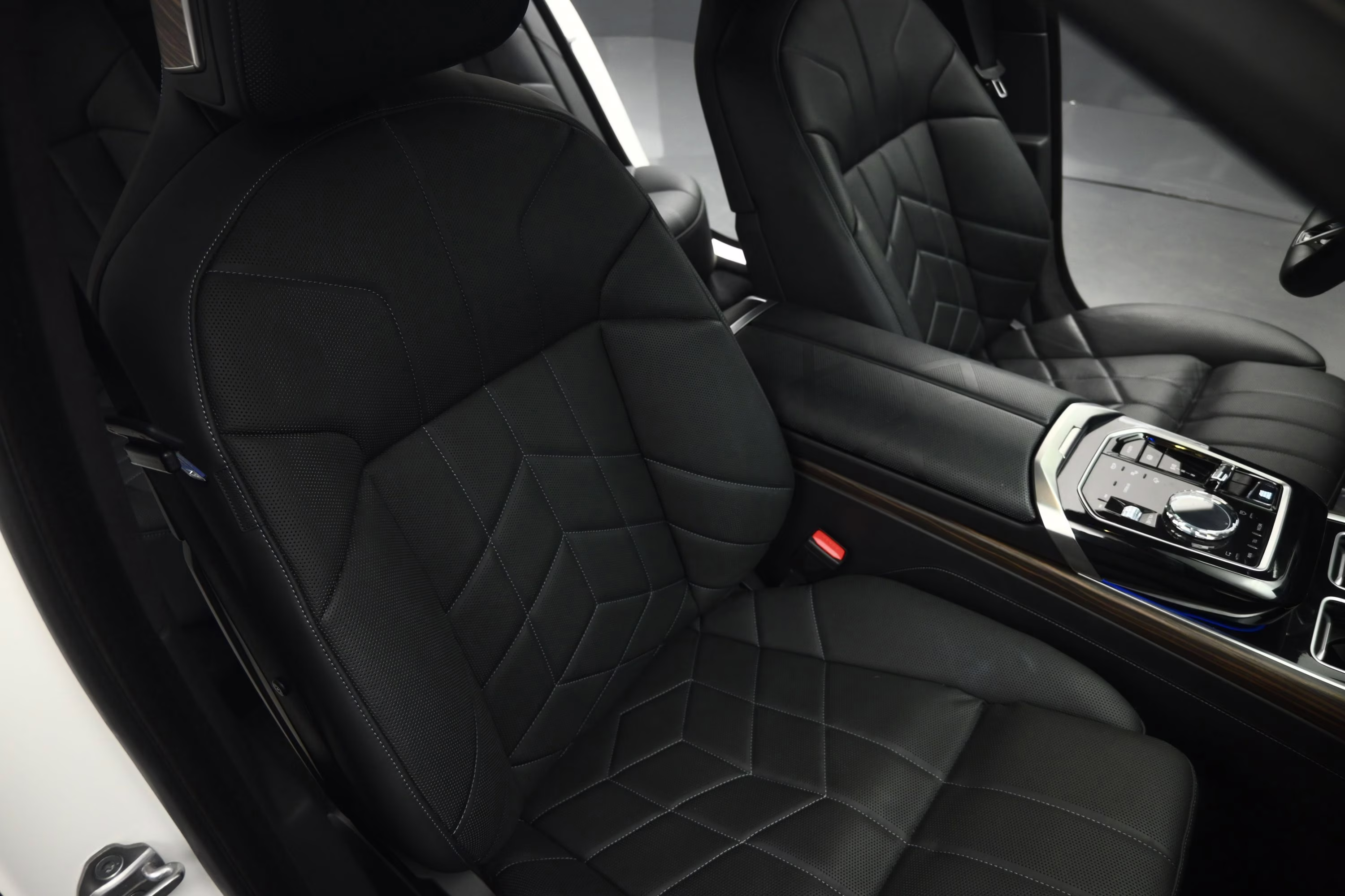 2023 Alpine White BMW 7 Series 760i xDrive AWD Sedan