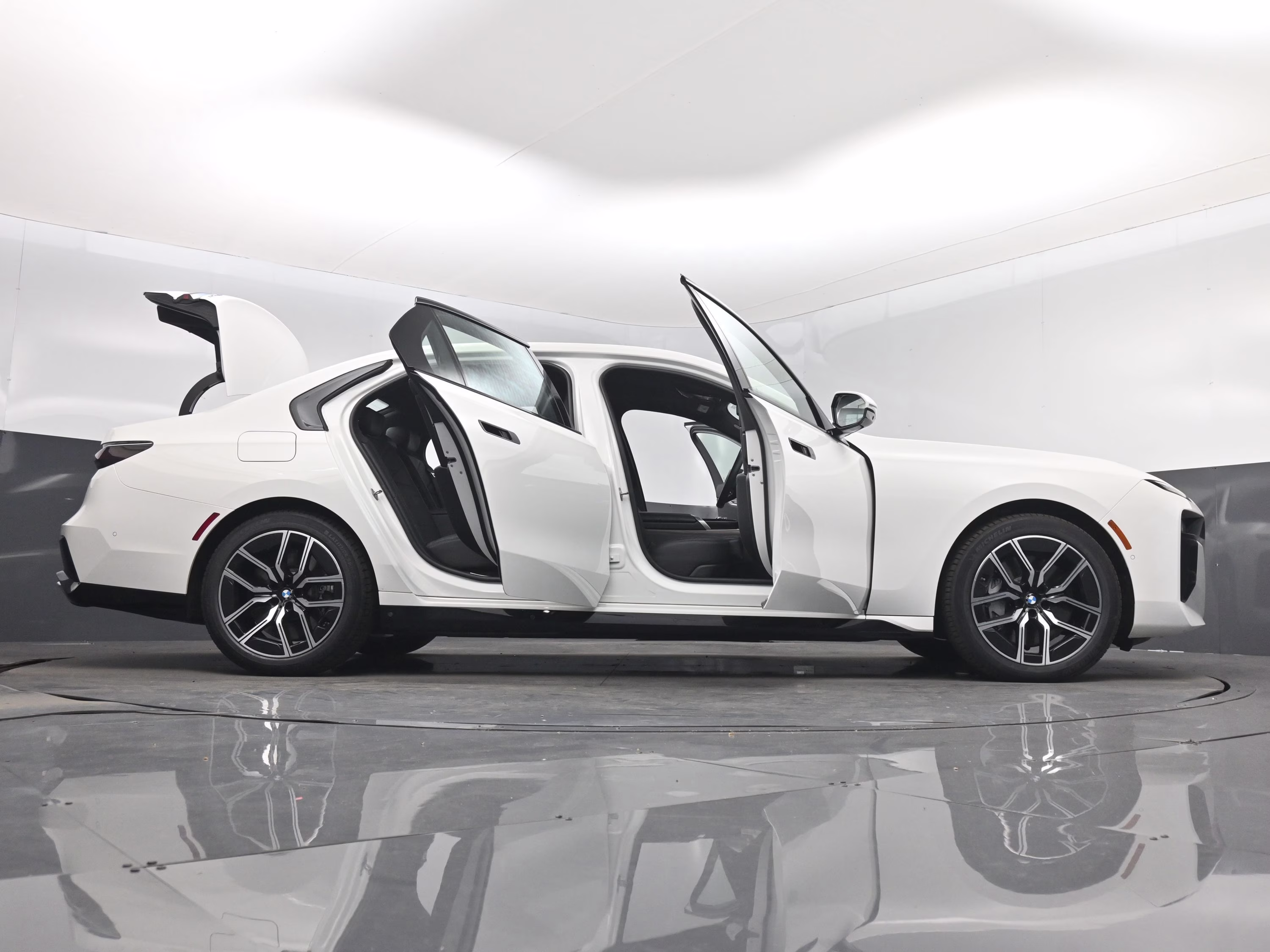 2023 Alpine White BMW 7 Series 760i xDrive AWD Sedan