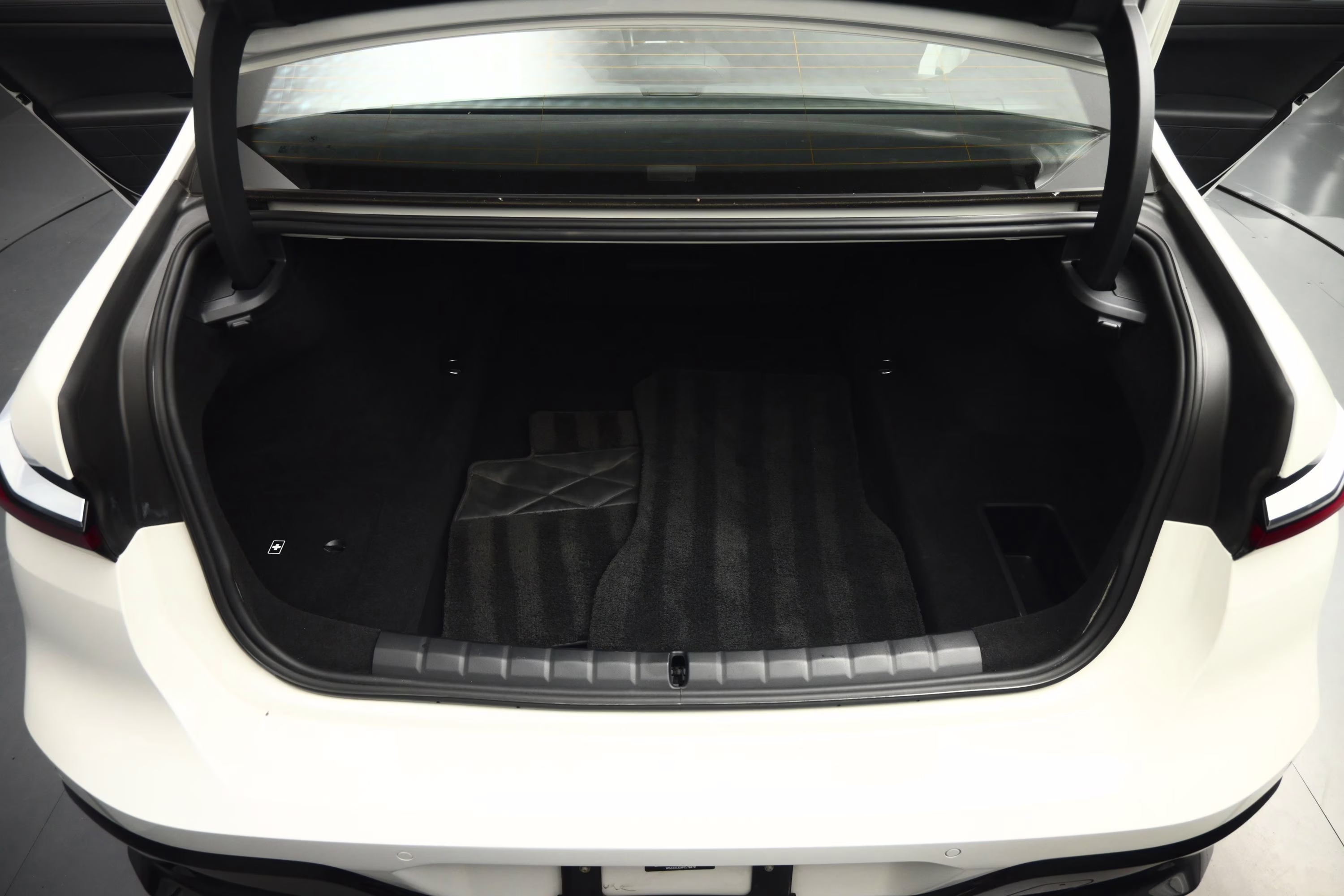 2023 Alpine White BMW 7 Series 760i xDrive AWD Sedan