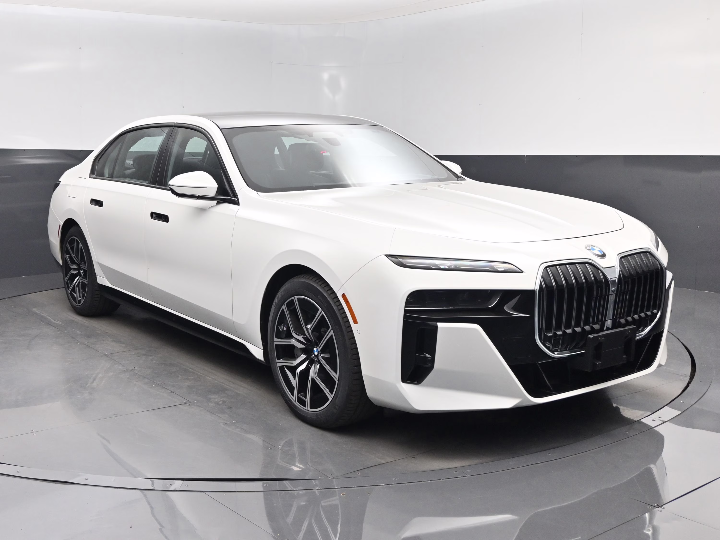 2023 Alpine White BMW 7 Series 760i xDrive AWD Sedan
