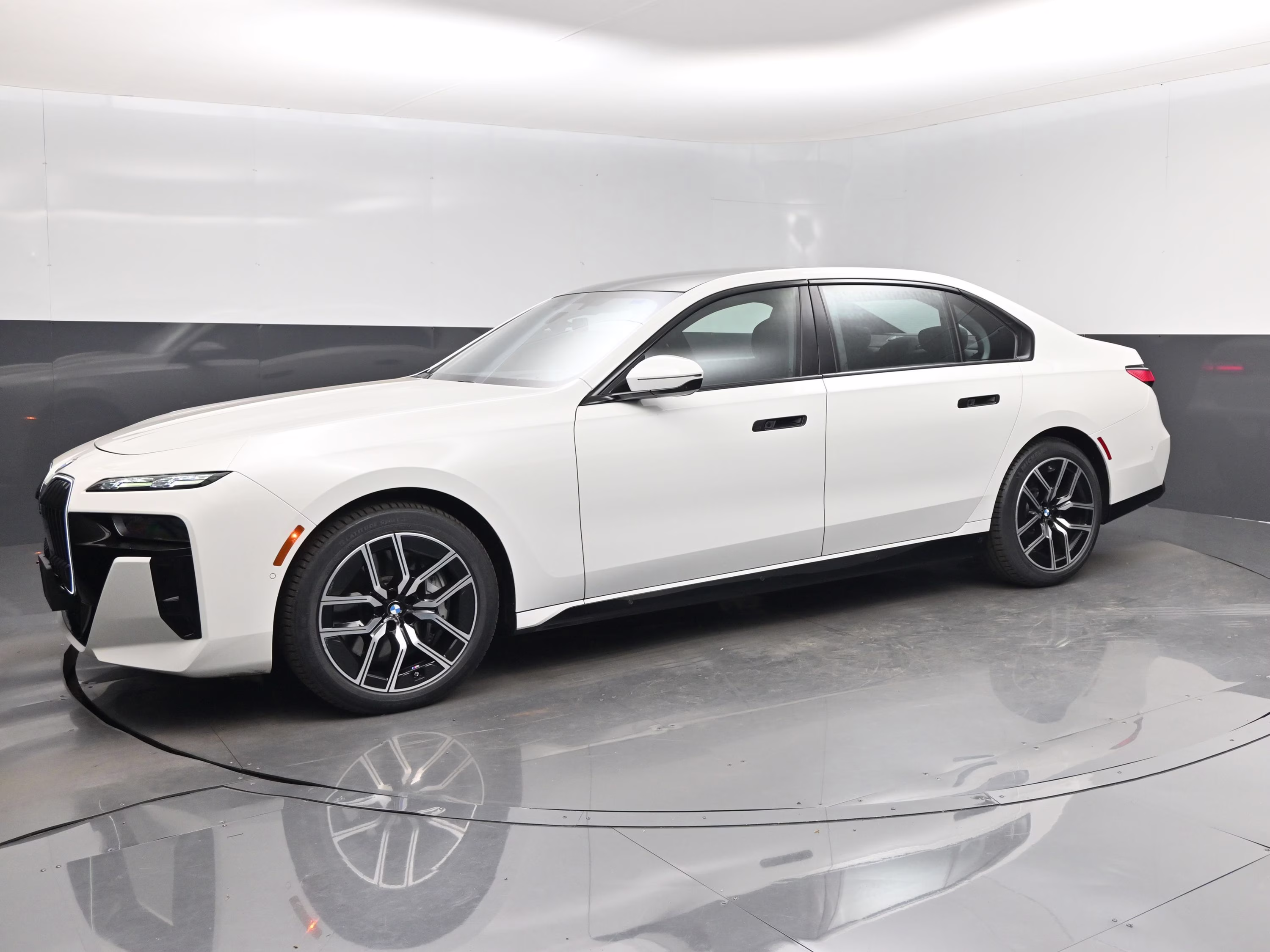 2023 Alpine White BMW 7 Series 760i xDrive AWD Sedan