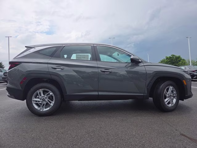 2026 Hampton Gray Hyundai Tucson SE AWD SUV
