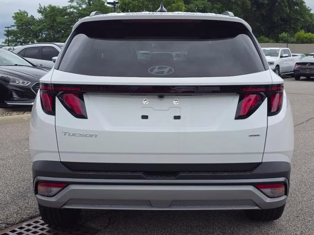 2026 White Pearl Hyundai Tucson SEL Plus AWD SUV