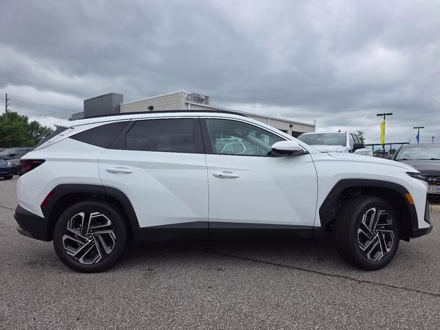2026 White Pearl Hyundai Tucson SEL Plus AWD SUV