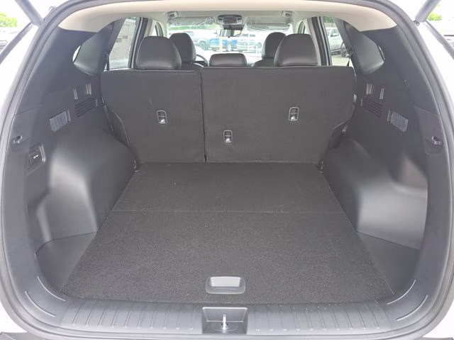 2026 White Pearl Hyundai Tucson SEL Plus AWD SUV