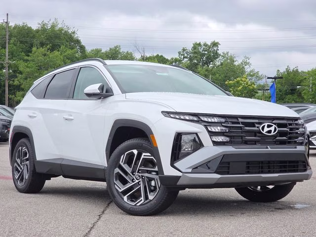 2026 White Pearl Hyundai Tucson SEL Plus AWD SUV