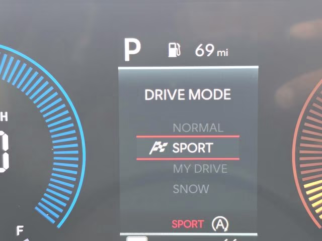 2026 White Pearl Hyundai Tucson SEL Plus AWD SUV